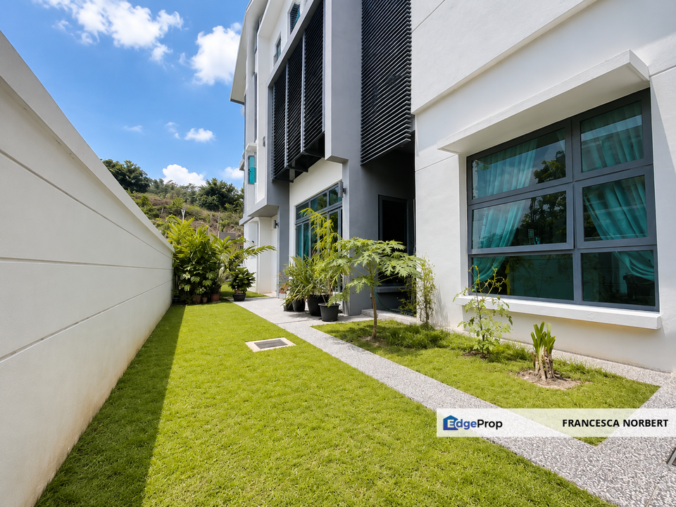 HUGE AND BEAUTIFUL QUALITY FURNISHED MOVE IN READY 3 Storey Bungalow with Lift For Sale at Sejati Residences Astonia 1 Cyberjaya Selangor , Selangor, Cyberjaya