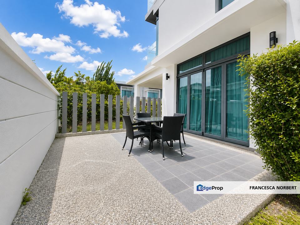 HUGE AND BEAUTIFUL QUALITY FURNISHED MOVE IN READY 3 Storey Bungalow with Lift For Sale at Sejati Residences Astonia 1 Cyberjaya Selangor , Selangor, Cyberjaya