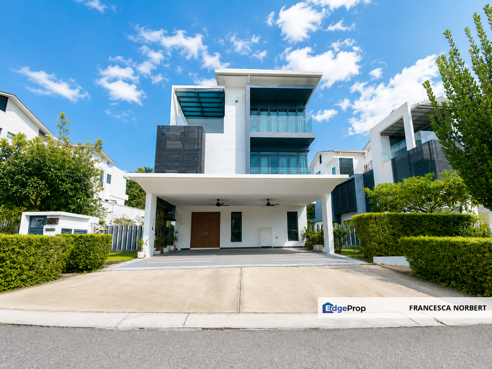 HUGE AND BEAUTIFUL QUALITY FURNISHED MOVE IN READY 3 Storey Bungalow with Lift For Sale at Sejati Residences Astonia 1 Cyberjaya Selangor , Selangor, Cyberjaya
