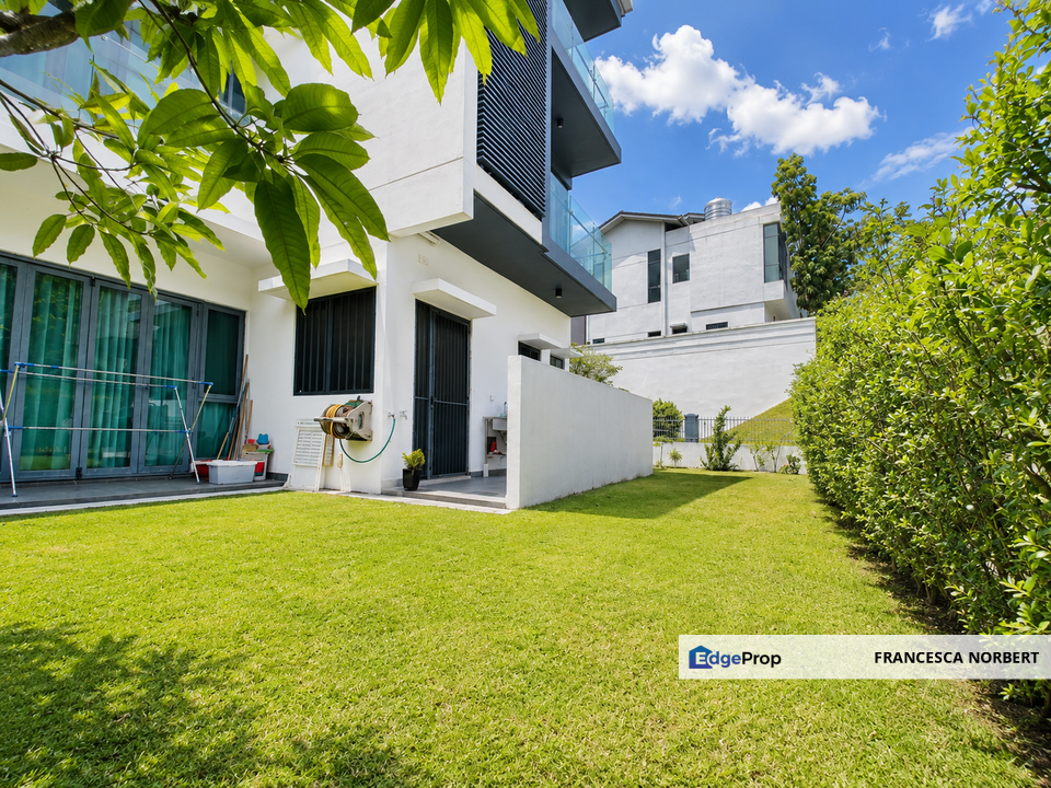 HUGE AND BEAUTIFUL QUALITY FURNISHED MOVE IN READY 3 Storey Bungalow with Lift For Sale at Sejati Residences Astonia 1 Cyberjaya Selangor , Selangor, Cyberjaya