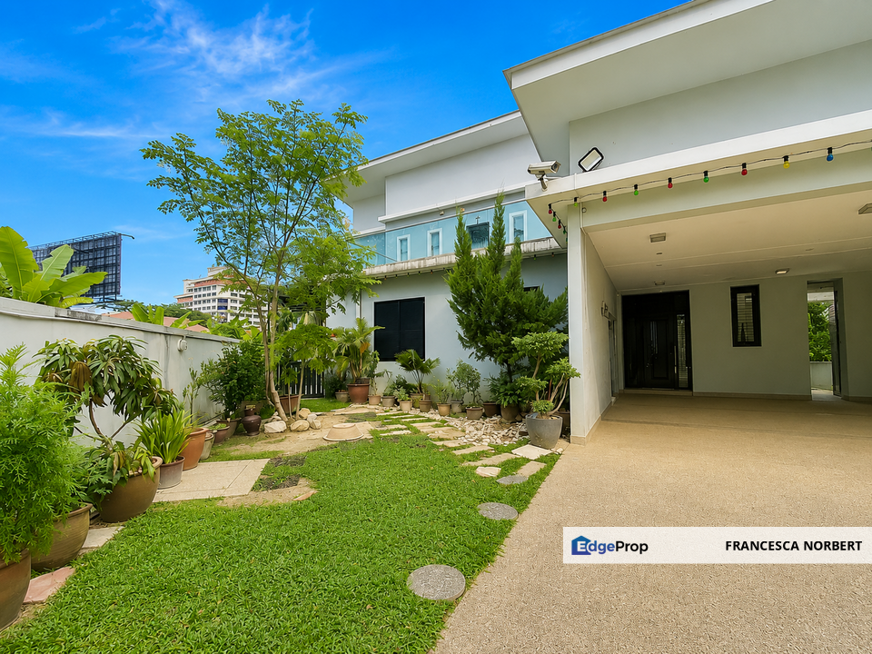 PRIME LOCATION EMBASSY ROW near KLCC Bungalow House with Pool Spacious Garden at Taman Ampang Utama Ampang Kuala Lumpur for Sale Commercial Title, Selangor, Ampang