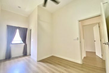 Monet Lily @ Sunsuria City