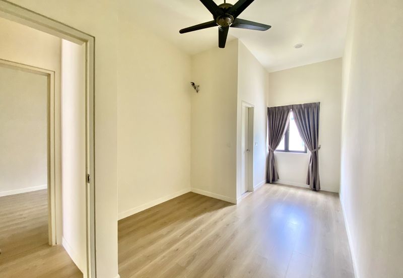 Monet Lily @ Sunsuria City