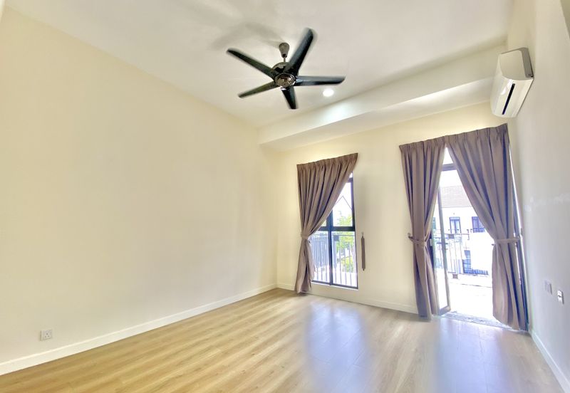 Monet Lily @ Sunsuria City