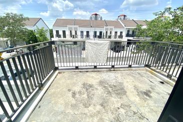 Monet Lily @ Sunsuria City