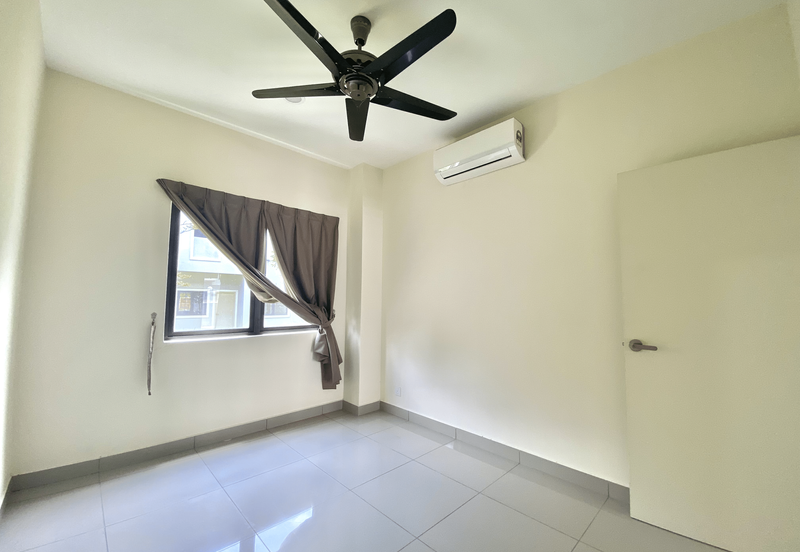 Monet Lily @ Sunsuria City