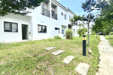 Monet Lily @ Sunsuria City