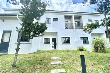 Monet Lily @ Sunsuria City