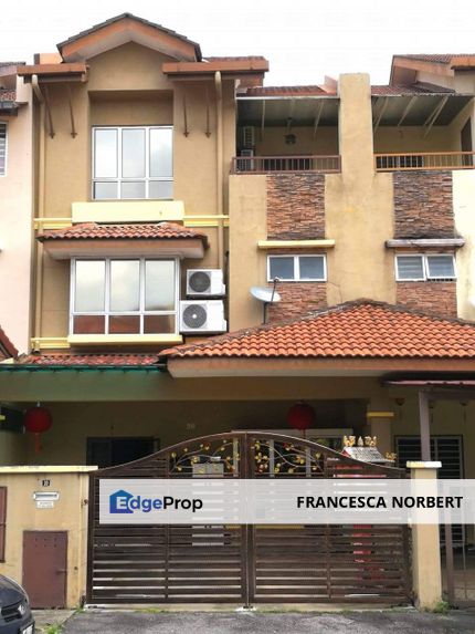 RENOVATED AND FURNISHED 2.5 Storey Terrace Taman Prima Tropika, Seri Kembangan, Selangor, Seri Kembangan