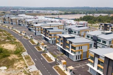 崭新半独立厂 NEW 70x165 SEMI DETACHED FACTORY