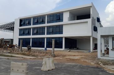 独立式厂房 208x311 DETACHED FACTORY WITH ROI 5.5%