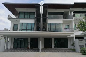 Duta Villa, Setia Alam
