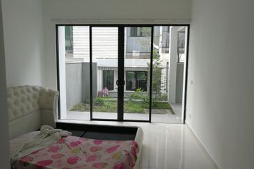 Duta Villa, Setia Alam