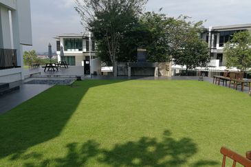Duta Villa, Setia Alam