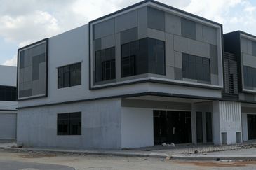 链接式厂 1¹/₂ STOREY SERVICE LINK FACTORY