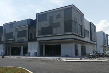 链接式厂 1¹/₂ STOREY SERVICE LINK FACTORY