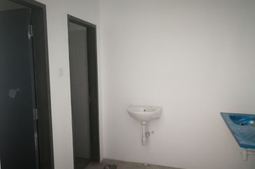 链接式厂 1¹/₂ STOREY SERVICE LINK FACTORY