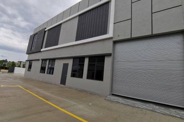 半独立厂出租 60x130 ECO BUSINESS PARK V CLUSTER SEMI DETACHED FACTORY