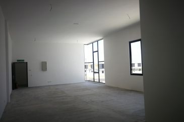 ECO BUSINESS PARK, 80'x200' SEMI DETACHED FACTORY SALE WITH TENANCY