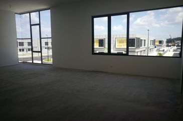 ECO BUSINESS PARK, 80'x200' SEMI DETACHED FACTORY SALE WITH TENANCY