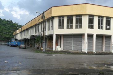 双层店铺 2 STOREY RETAIL SHOP OFFICE 22'x75'