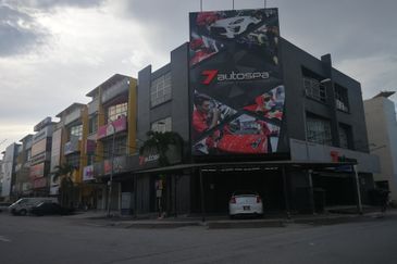 Bayu Tinggi Commercial Centre -Taipan