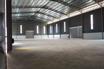 新半独立厂 BRAND NEW SEMI DETACHED FACTORY