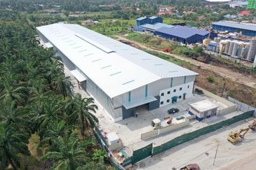 2.5 acres 2 STOREY OFFICE DETACHED FACTORY