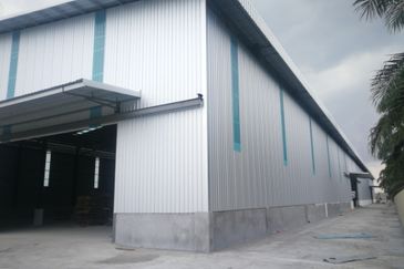 2.5 acres 2 STOREY OFFICE DETACHED FACTORY