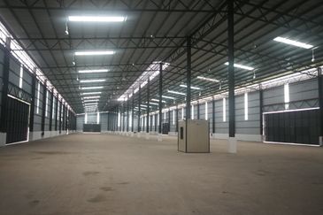 2.5 acres 2 STOREY OFFICE DETACHED FACTORY