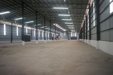 2.5 acres 2 STOREY OFFICE DETACHED FACTORY