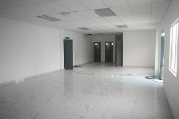 2.5 acres 2 STOREY OFFICE DETACHED FACTORY