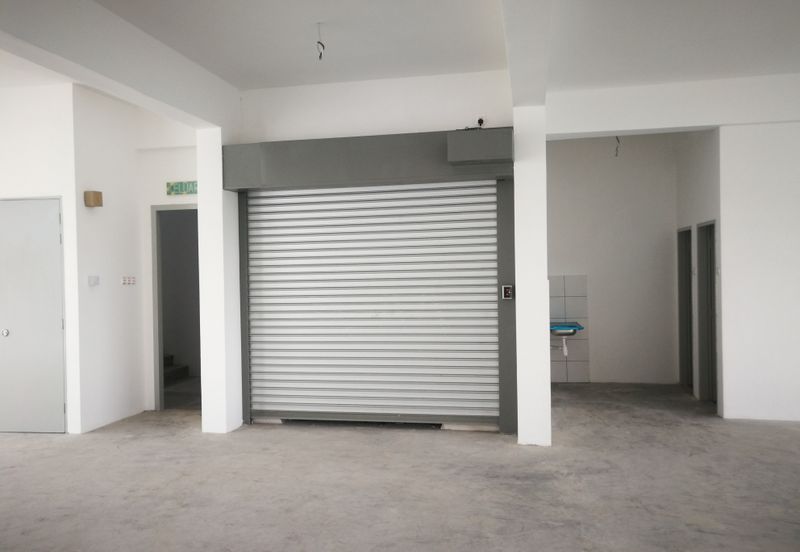 新半独立厂房 4½ STY SEMI DETACHED FACTORY