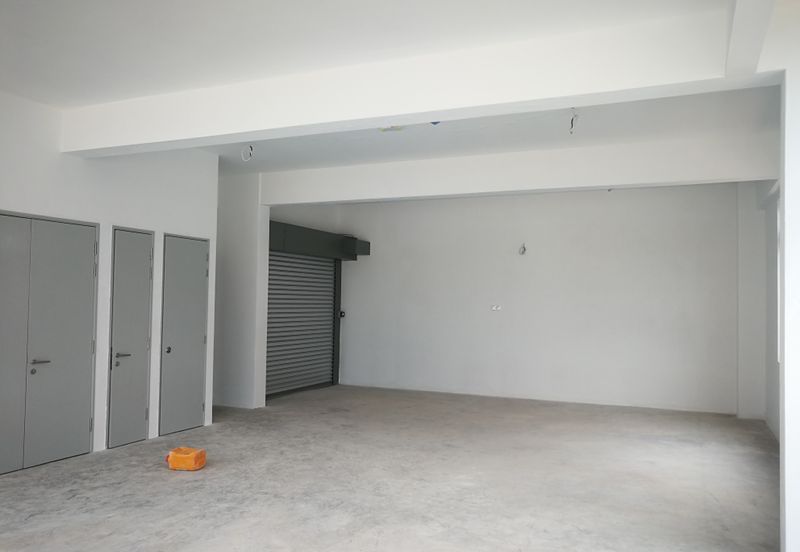 新半独立厂房 4½ STY SEMI DETACHED FACTORY