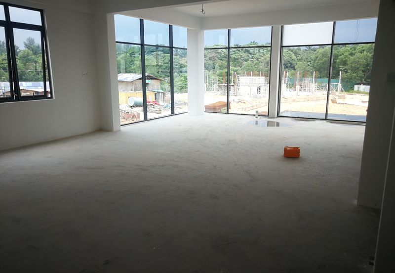 新半独立厂房 4½ STY SEMI DETACHED FACTORY