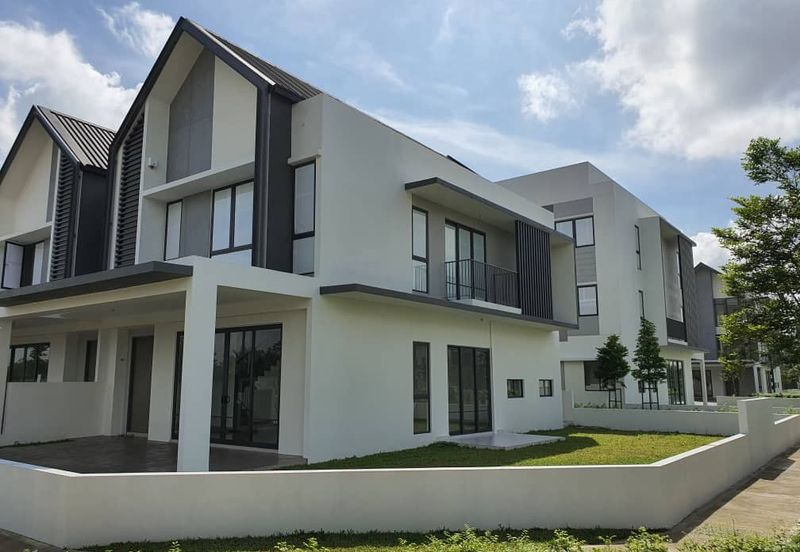 Lucent Residence @ twentyfive.7