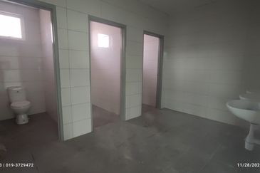 全新 独立式厂房 188'x217' NEW DETACHED FACTORY