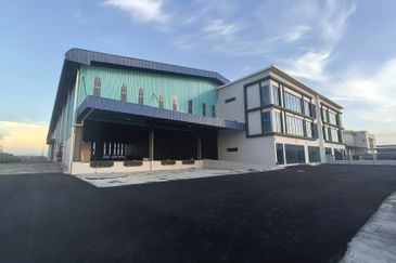 West Port, Pulau Indah