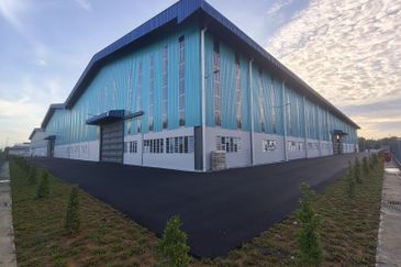 West Port, Pulau Indah