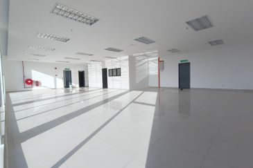 West Port, Pulau Indah