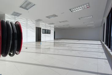 West Port, Pulau Indah