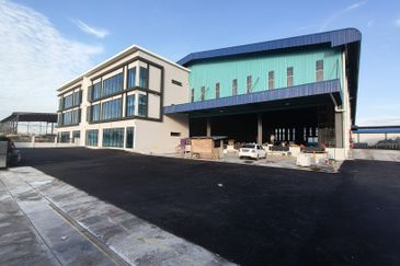 West Port, Pulau Indah