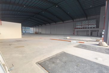 West Port, Pulau Indah