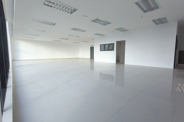 West Port, Pulau Indah