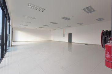 West Port, Pulau Indah