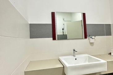 Baypoint @ Country Garden Danga Bay