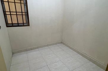 Nusa Bestari Shop Apartment 