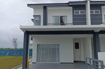 Pengerang Sebelah Pantai House  