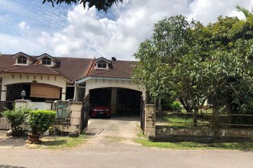 Taman Tanjung Puteri Resort