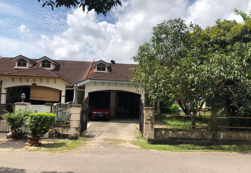 Taman Tanjung Puteri Resort